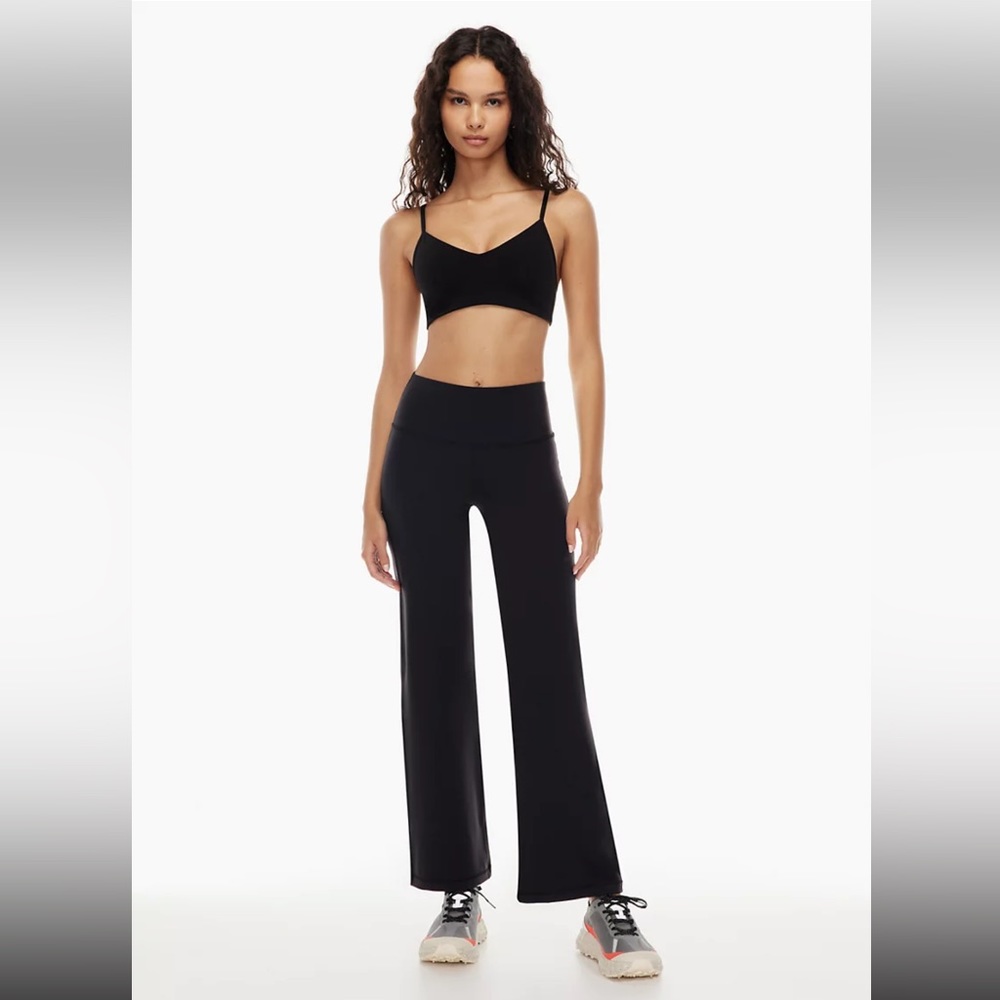 Aritzia wide leg leggings in black